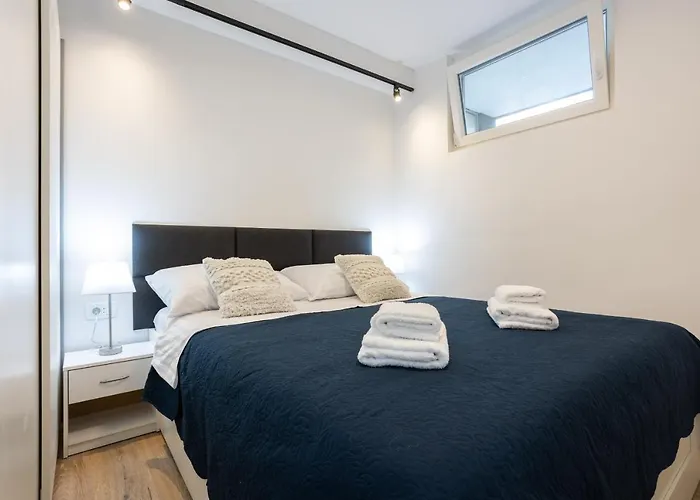 Royal Luxe 아파트