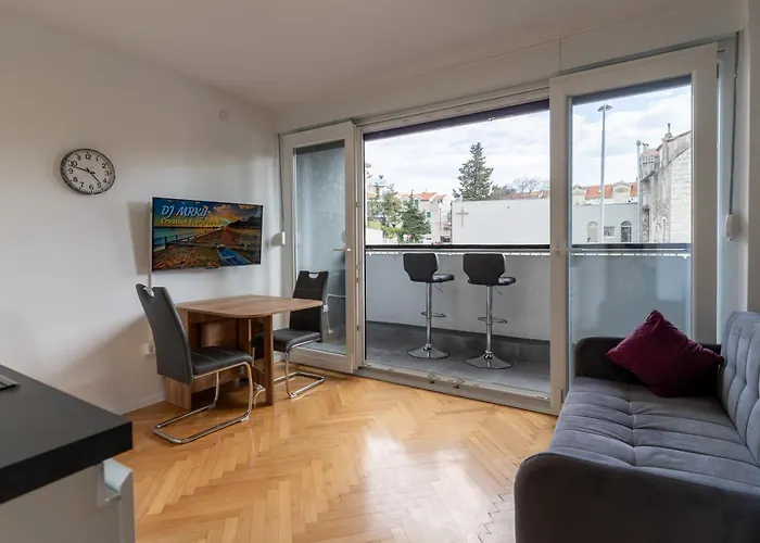 Royal Luxe 아파트